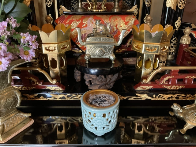 仏壇と香炉