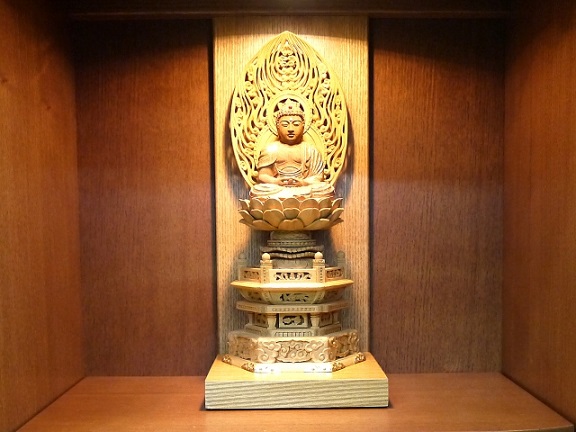 仏壇の中
