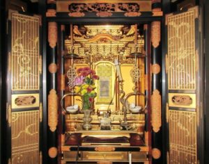 豪華な作りの金仏壇